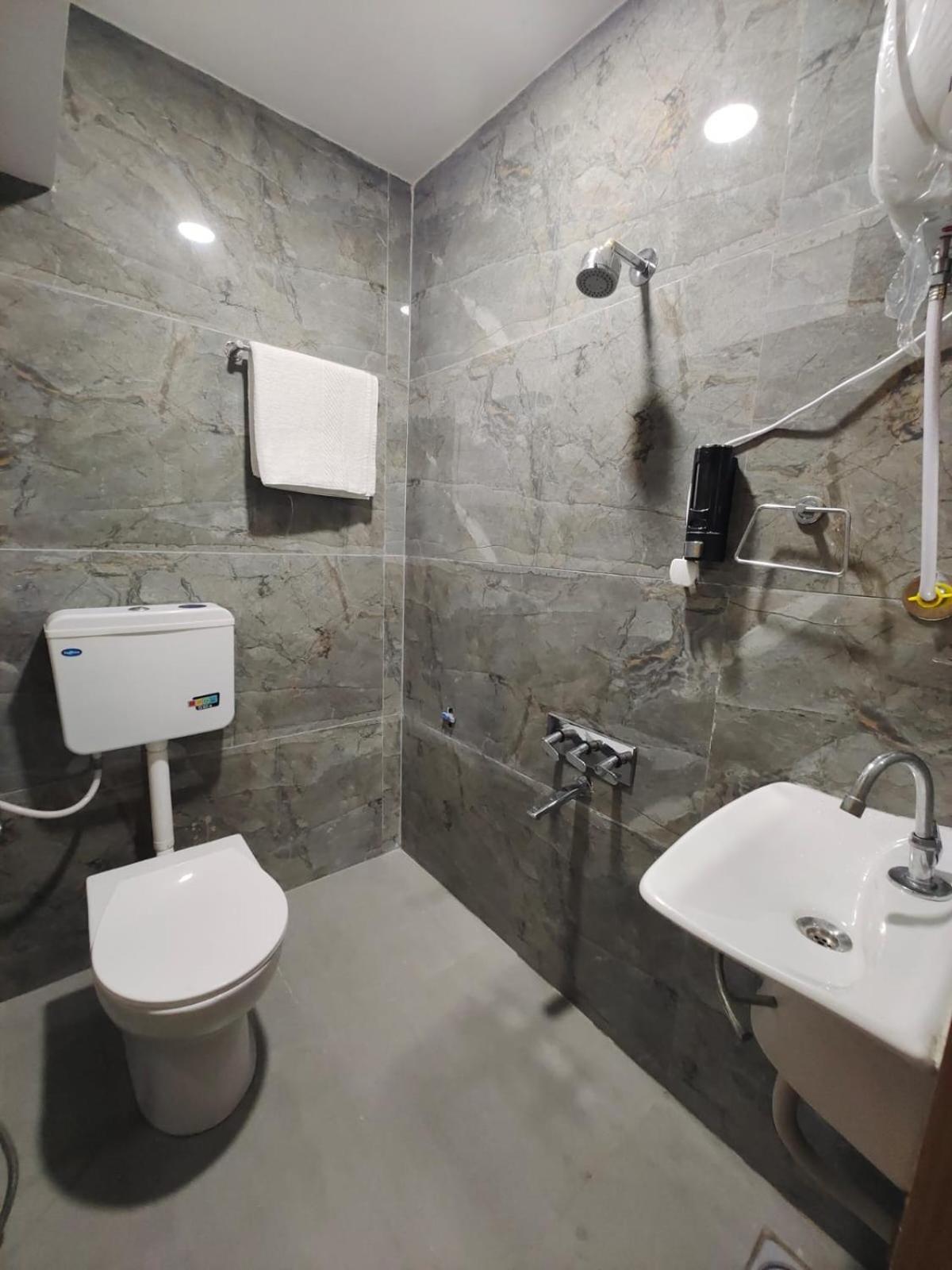 Hotel Prasang 수라트 외부 사진